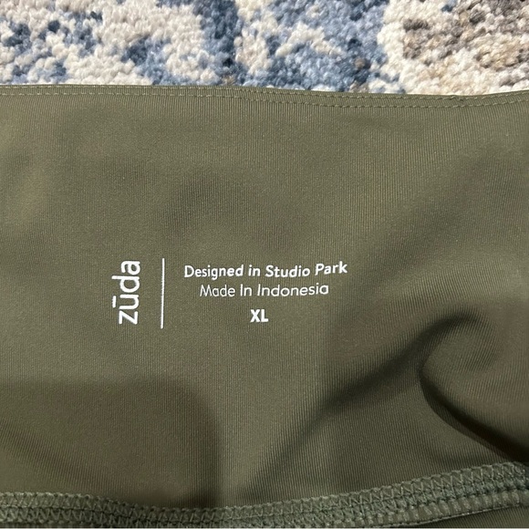 Zuda Green Athletic 2 in 1 Capris Size XL - Picture 7 of 10